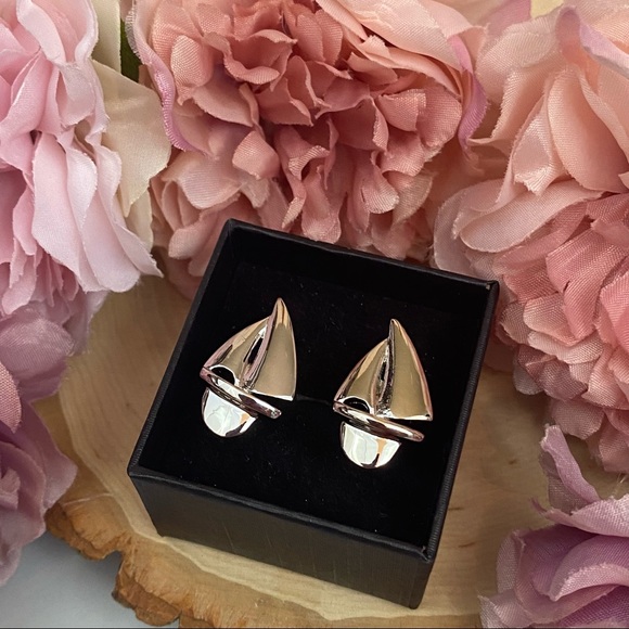 Elegant Silver Sailboat Cufflinks - Picture 14 of 15